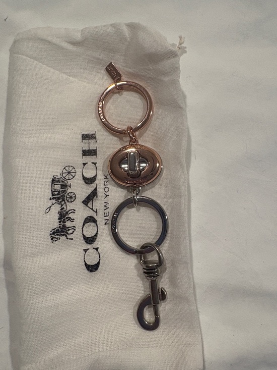 Coach Accessories - NWOT Coach Two-Tone Turnlock Valet Key Fob - Rose Gold & Silver
